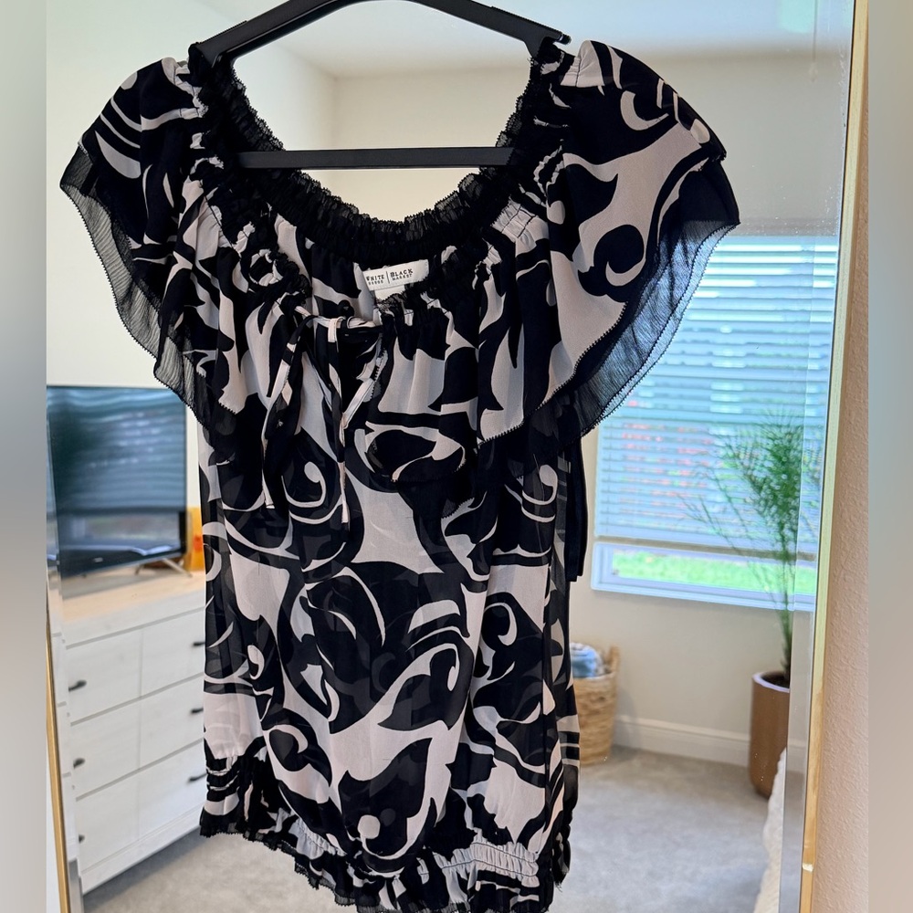 White House Black Market Black and White Abstract Ruffle-Sleeve Top